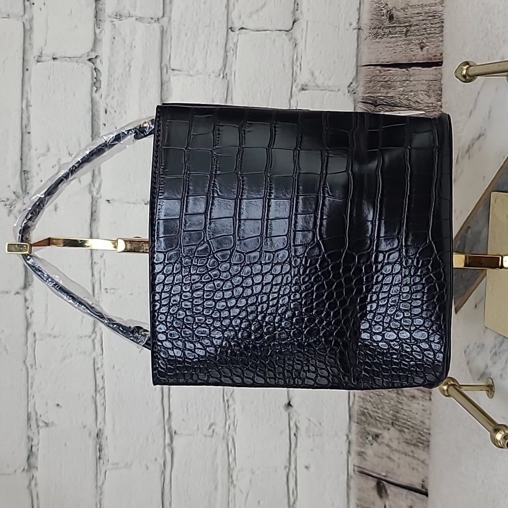 All of the Above AOTA Elena Croc Embossed Vegan Leather Bucket Bag Black - NWT - Picture 4 of 17
